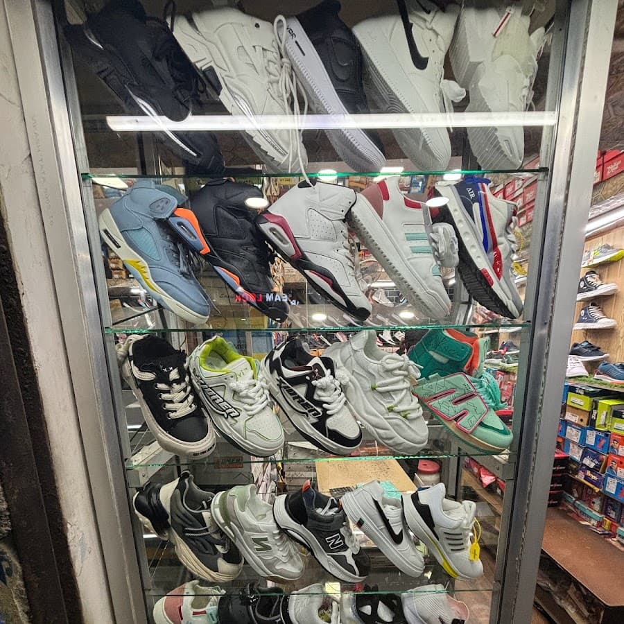 Famous Footwear Image