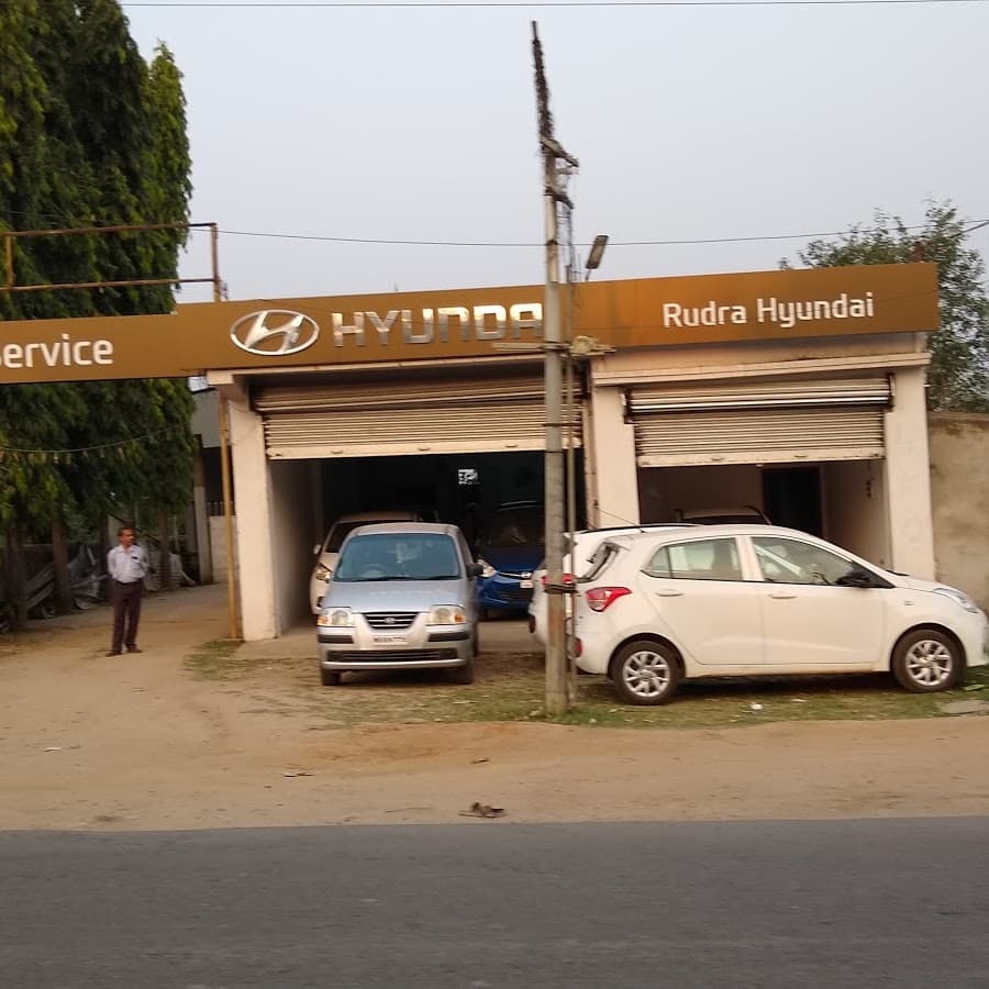 Hyundai Car Service And Showroom Image